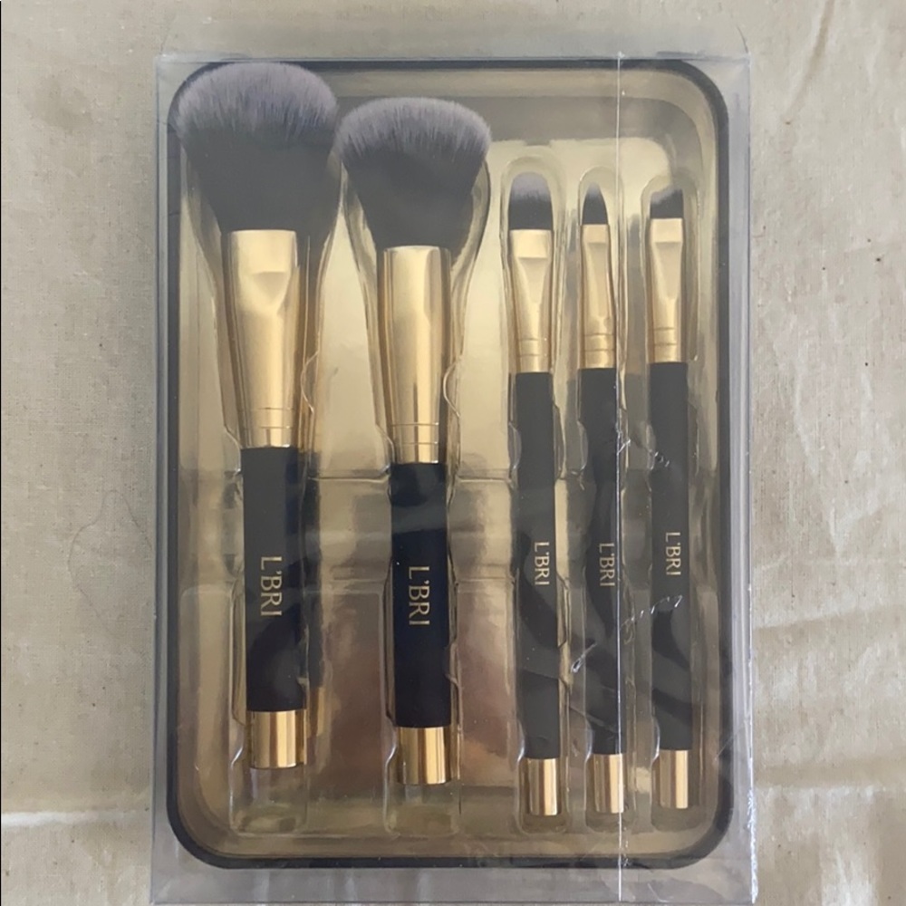 NWT L’BRI  5 Piece Brush Set with Travel Case